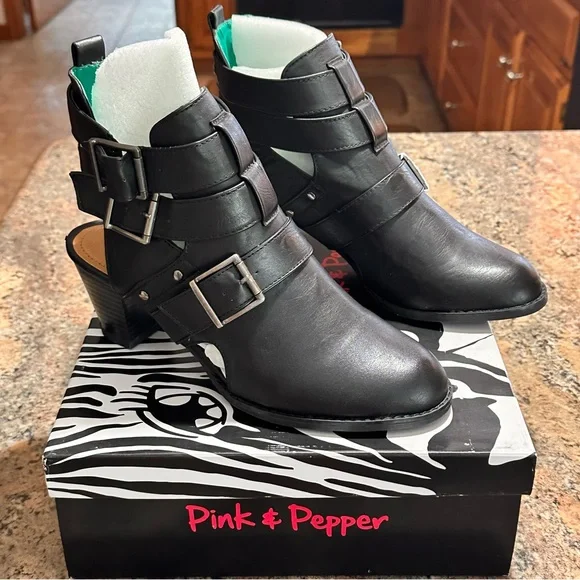 Black Bootie Styled Heel Out Shoes Size 9M - Picture 4 of 13